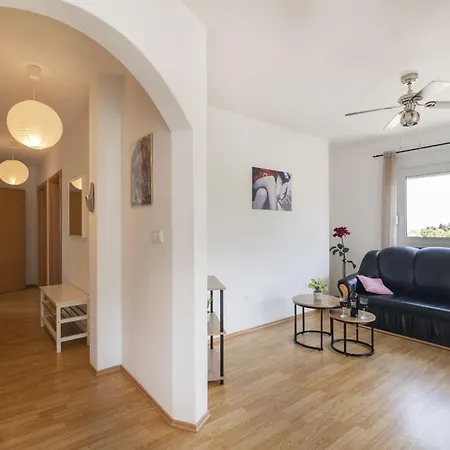 Apartment Anda-4 By Interhome *